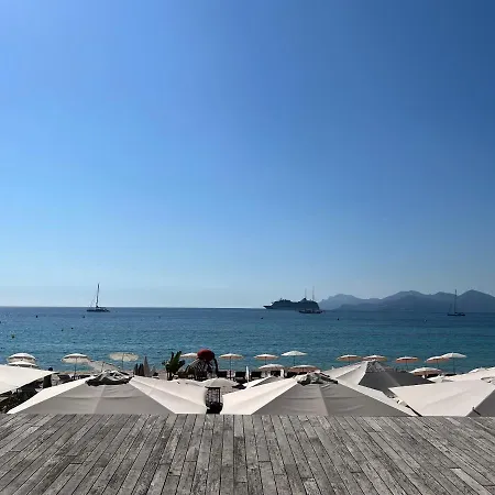Newly Renovated: Sea-front Croisette, Top-floor Apartamento *