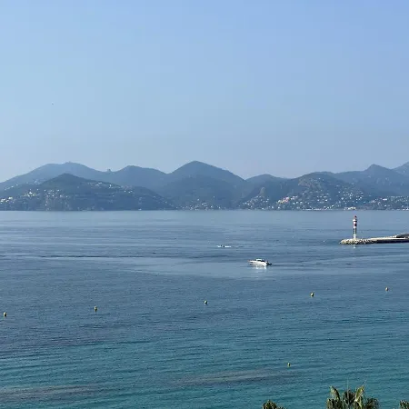 Newly Renovated: Sea-front Croisette, Top-floor Apartamento *