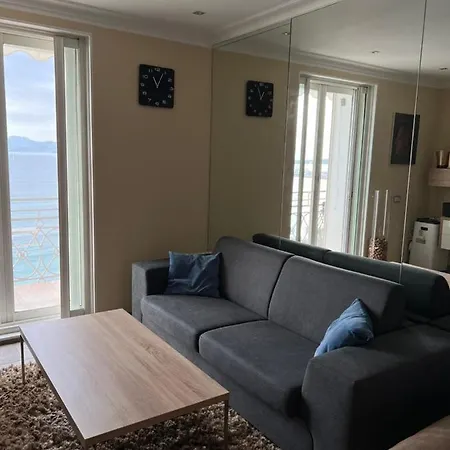 Apartamento Newly Renovated: Sea-front Croisette, Top-floor Cannes