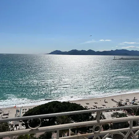 Newly Renovated: Sea-front Croisette, Top-floor