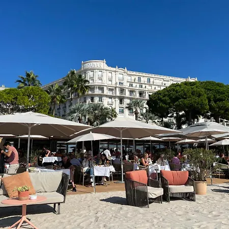 Newly Renovated: Sea-front Croisette, Top-floor Apartamento *
