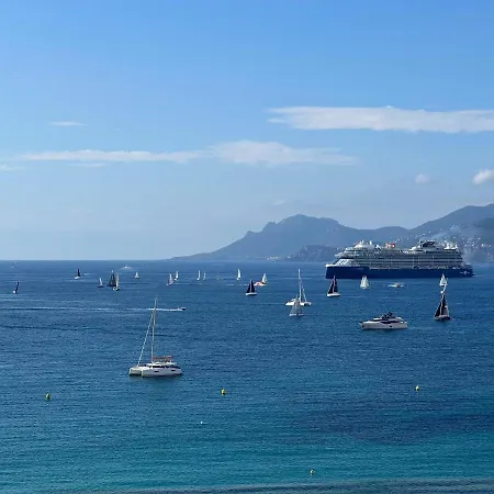 Newly Renovated: Sea-front Croisette, Top-floor Apartamento Cannes